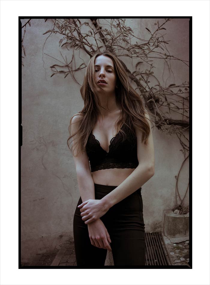 Anna Toffanello - Model - So Far So Good - Fotografia - Arte Contemporanea - Acquista - Fotografia Fine Art