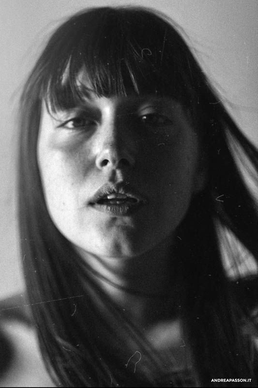 Corsi di Fotografia a Padova per principianti, amatori e professionisti - Book e Ritratto in bianco e nero di una modella.