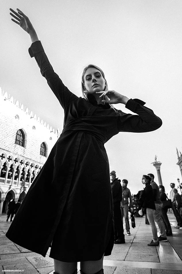 Fotografo Fashion a Venezia - Modella in Piazza San Marco