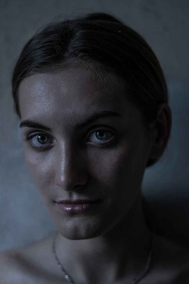 The Blue Book - Ritratto fotografico a Treviso, Venezia, Padova Verona e Vicenza - Fotografo Ritrattista - Corsi di Fotografia per il Ritratto - Workshop Ritratto - Book per Modella