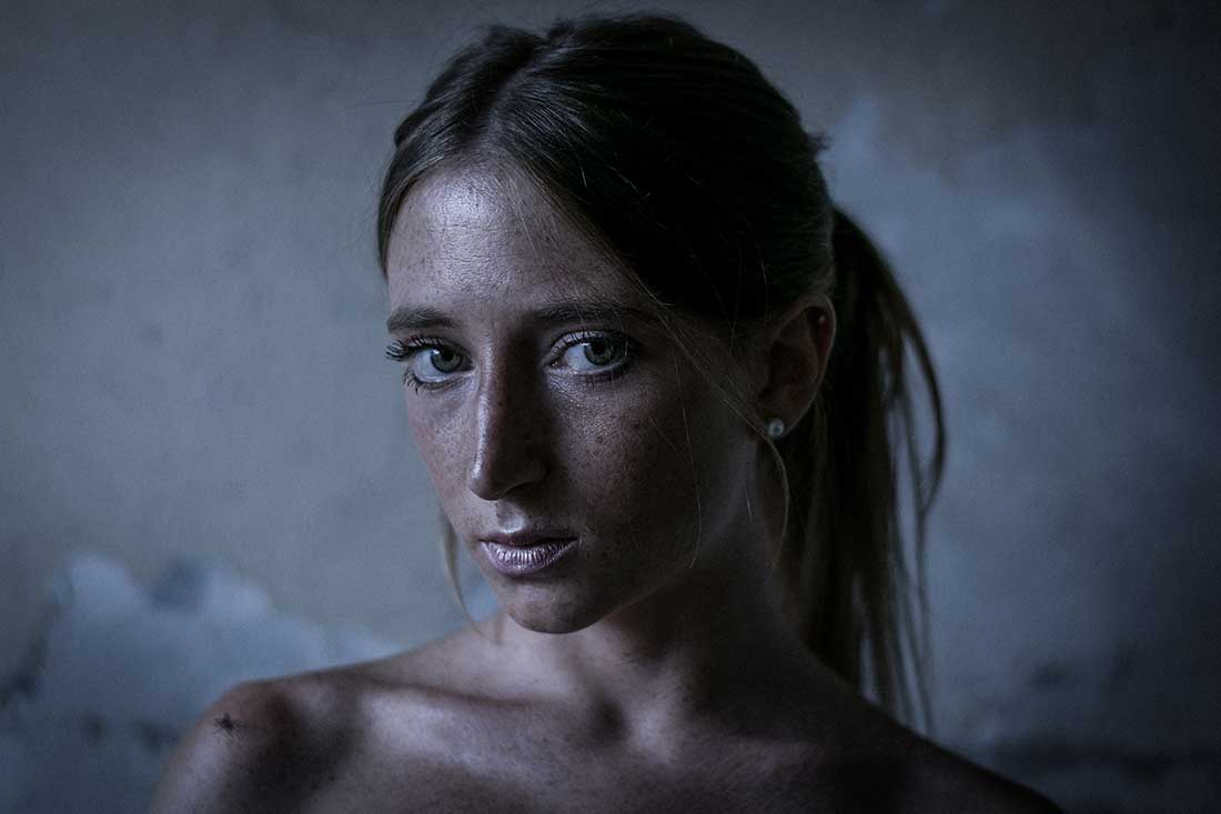 The Blue Book - Ritratto fotografico  a Treviso, Venezia, Padova Verona e Vicenza - Fotografo Ritrattista - Corsi di Fotografia per il Ritratto - Workshop Ritratto - Book per Modella