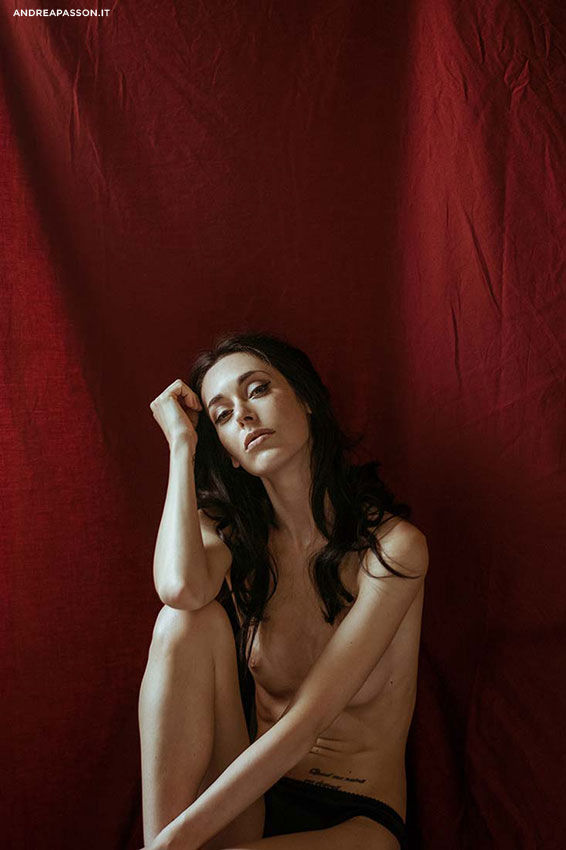 Quod me nutrit me destruit  - Ritratto Fotografico - Fotografo a Treviso, Milano Padova, Venezia - Fotografo professionista realizza ritratti fotografici e book per modelle