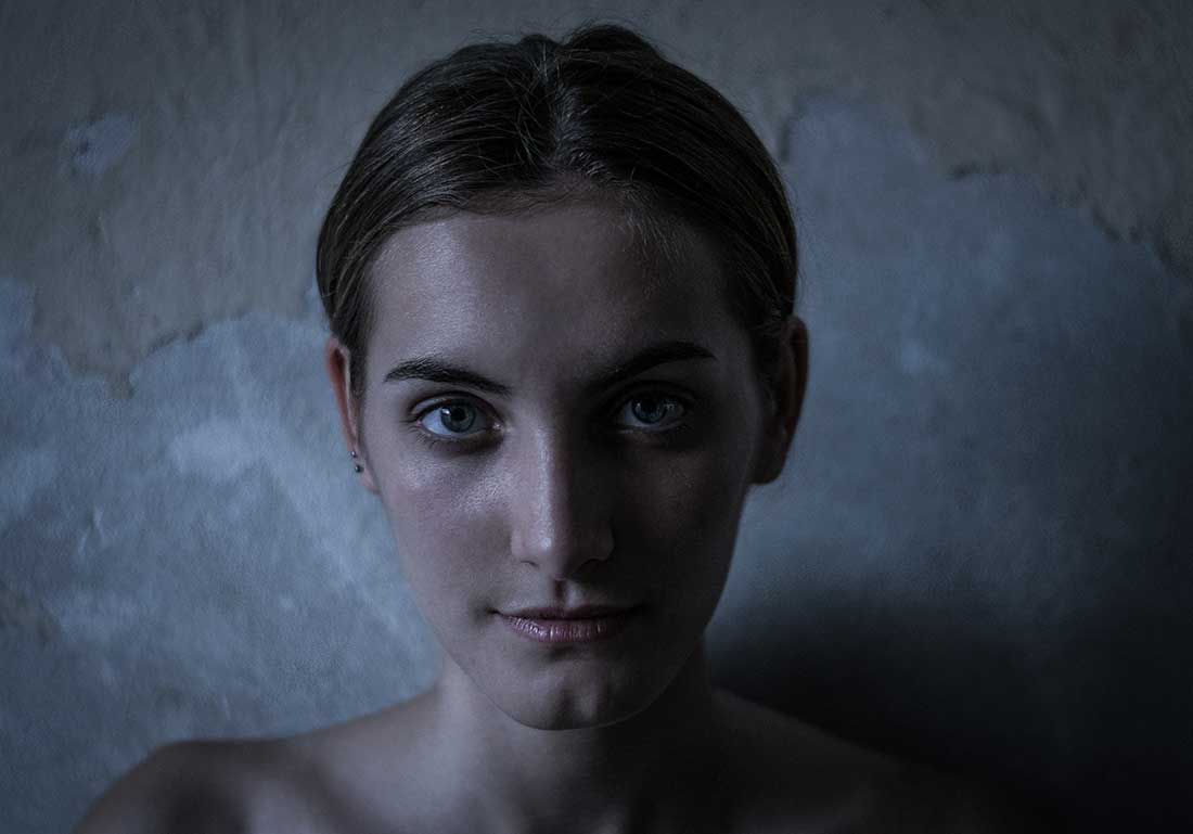 The Blue Book - Ritratto fotografico a Treviso, Venezia, Padova Verona e Vicenza - Fotografo Ritrattista - Corsi di Fotografia per il Ritratto - Workshop Ritratto - Book per Modella