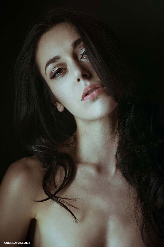 Quod me nutrit me destruit  - Ritratto Fotografico - Fotografo a Treviso, Milano Padova, Venezia - Fotografo professionista realizza ritratti fotografici e book per modelle
