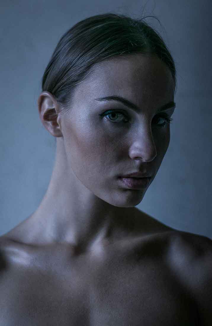 The Blue Book - Ritratto fotografico  a Treviso, Venezia, Padova Verona e Vicenza - Fotografo Ritrattista - Corsi di Fotografia per il Ritratto - Workshop Ritratto - Book per Modella